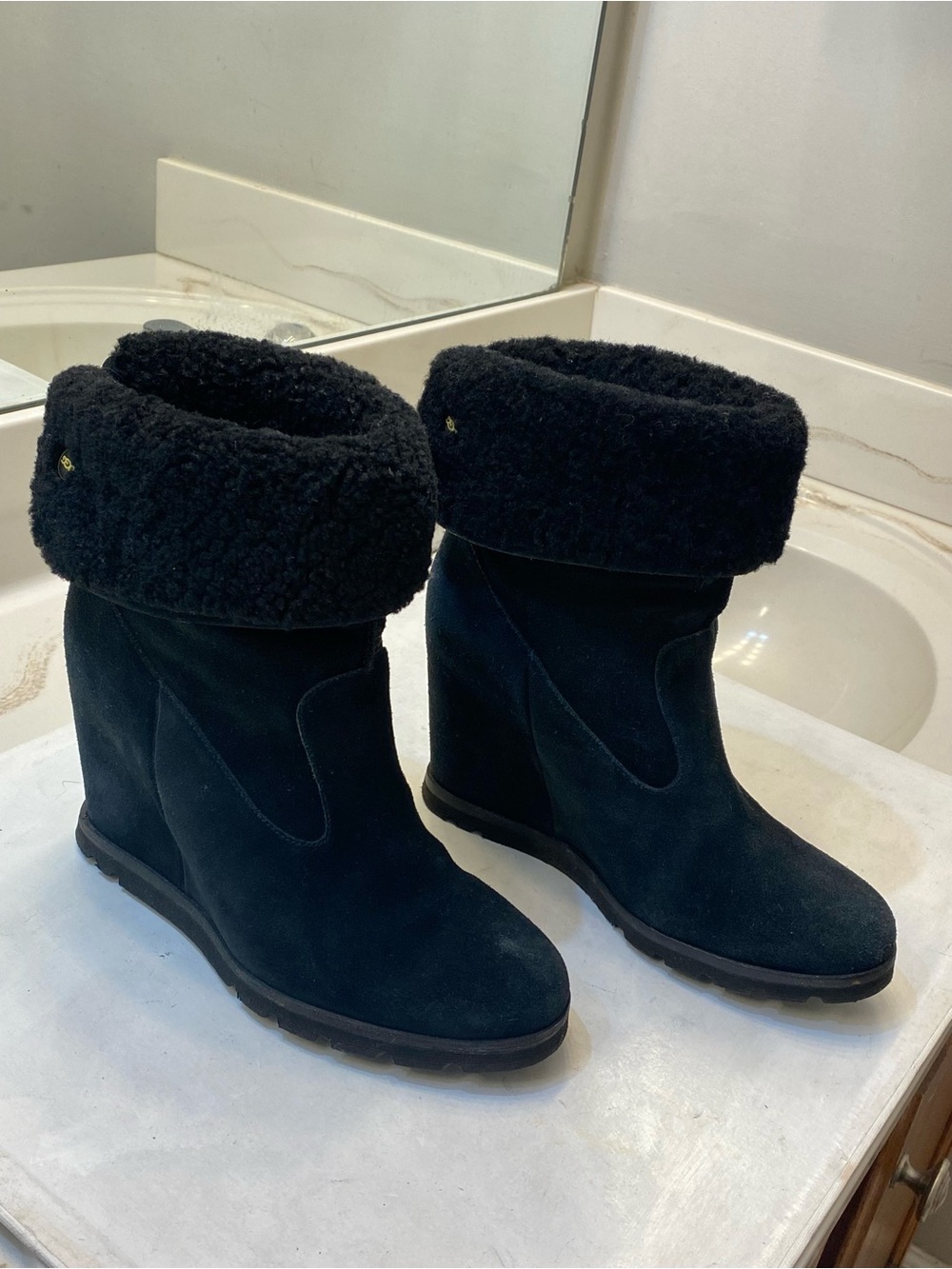 Ugg Kyra wedged ankles boot size 7.5 good condition, clean interior good bottom